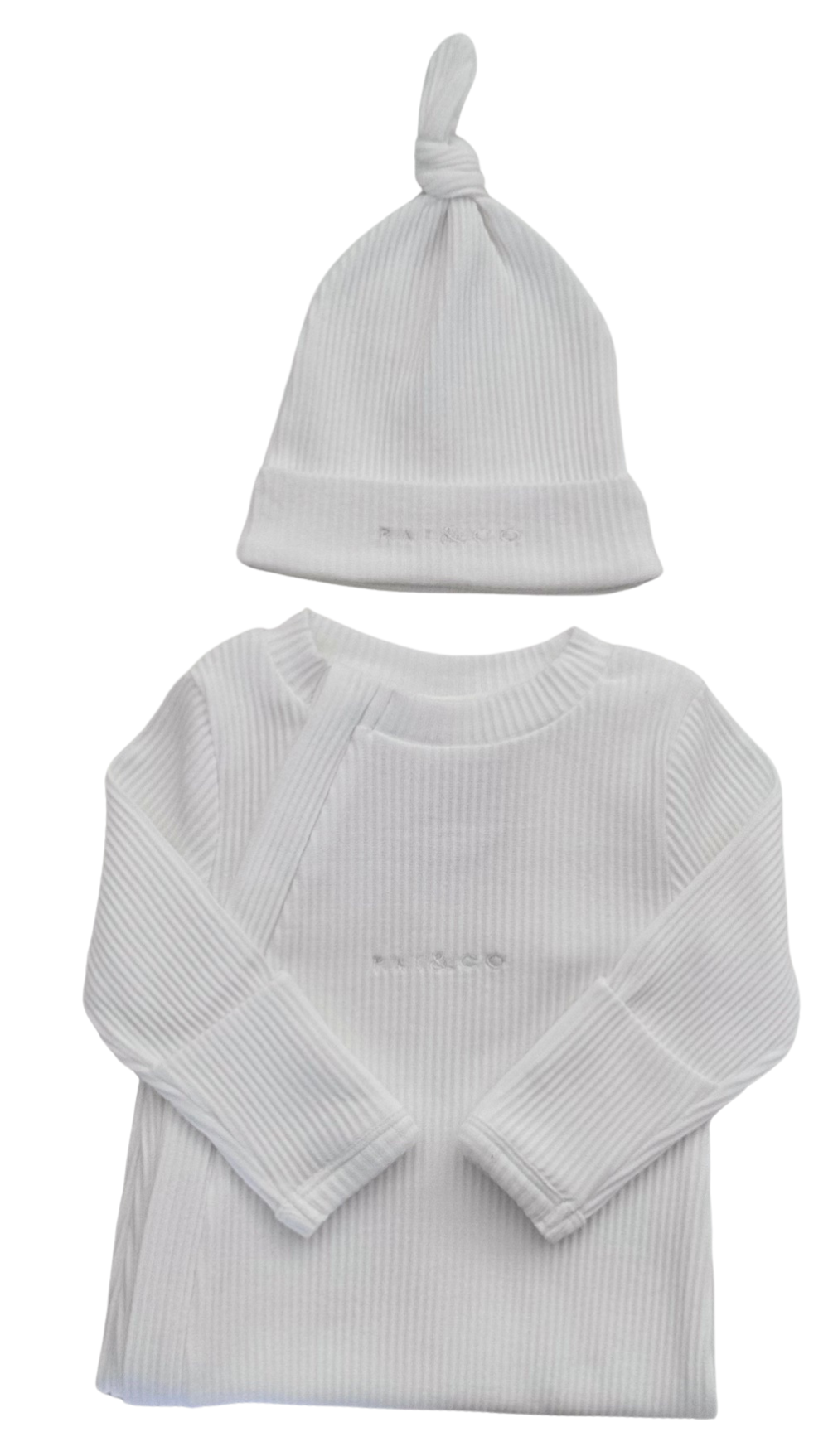 Baby outfit with ribbed long-sleeve shirt and matching Baby Beanie Ribbed Knotted in White on a white background